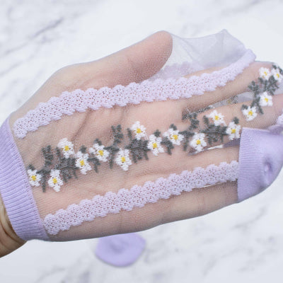 Women's Daisy Floral Mesh Socks: Lilac
